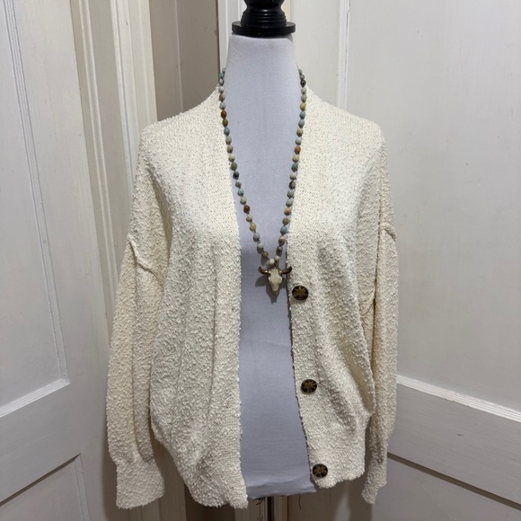 Artistic works by Lu Sweaters - New with tags! Women's Cream Cardigan Sweater Size Medium